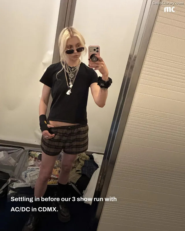 Taylor Momsen photo 4 of 1237