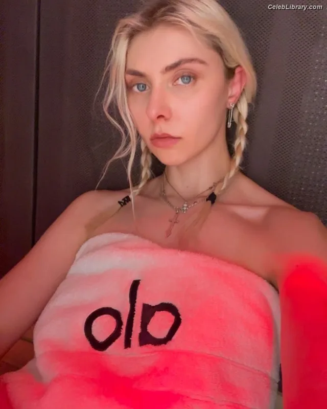 Taylor Momsen photo 7 of 1237