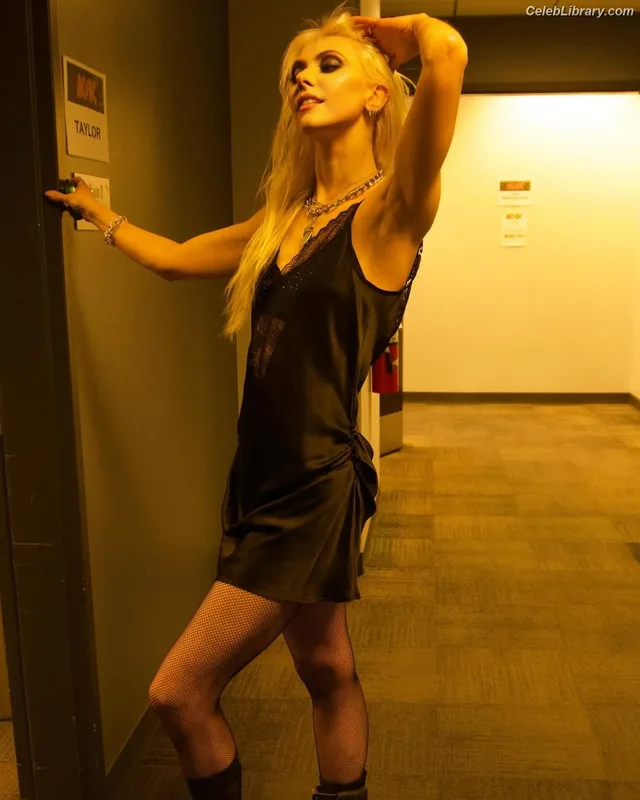 Taylor Momsen photo 13 of 1237