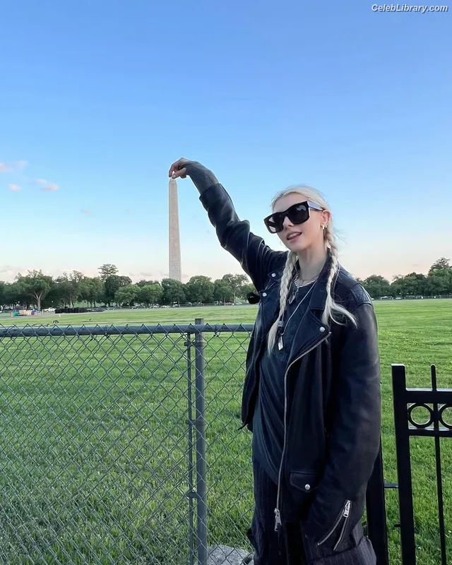 Taylor Momsen photo 15 of 1237