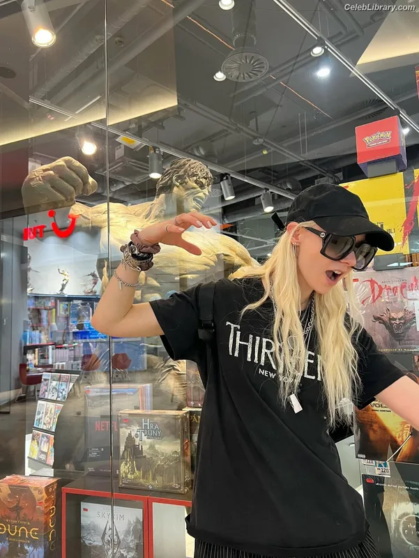 Taylor Momsen photo 23 of 1237