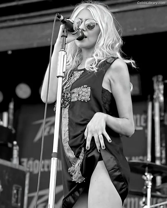 Taylor Momsen photo 1 of 1237