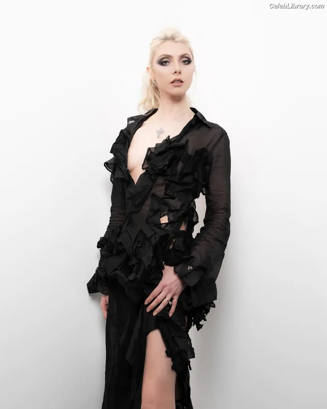 Taylor Momsen photo 6 of 1237