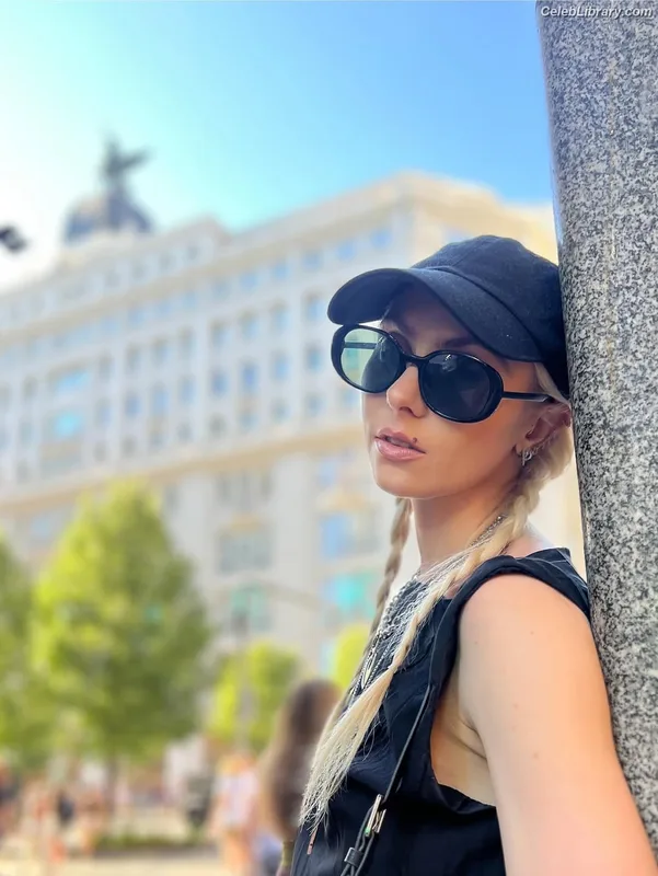 Taylor Momsen photo 9 of 1237