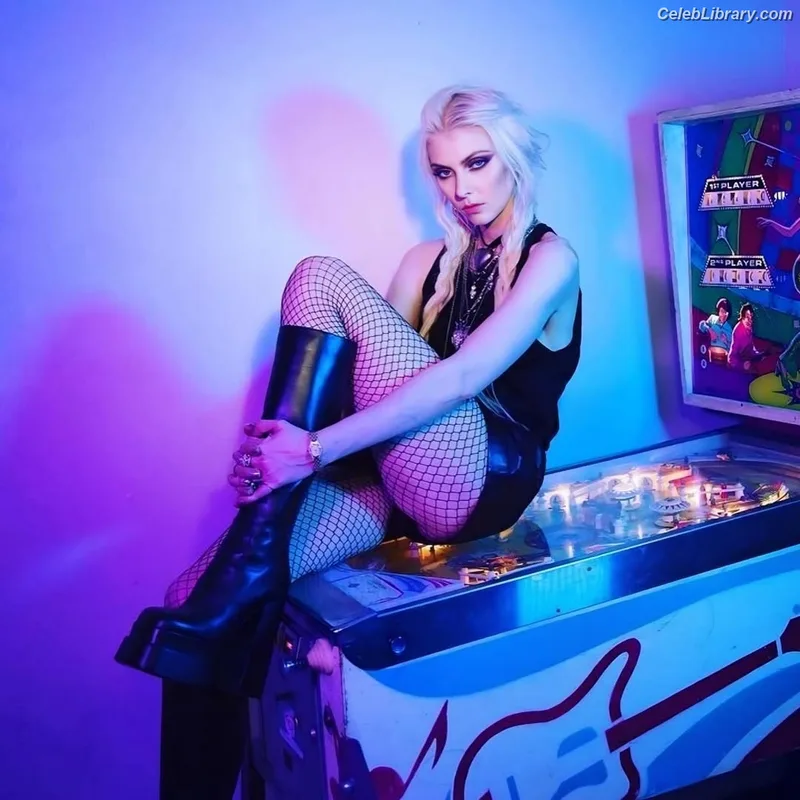Taylor Momsen photo 13 of 1237