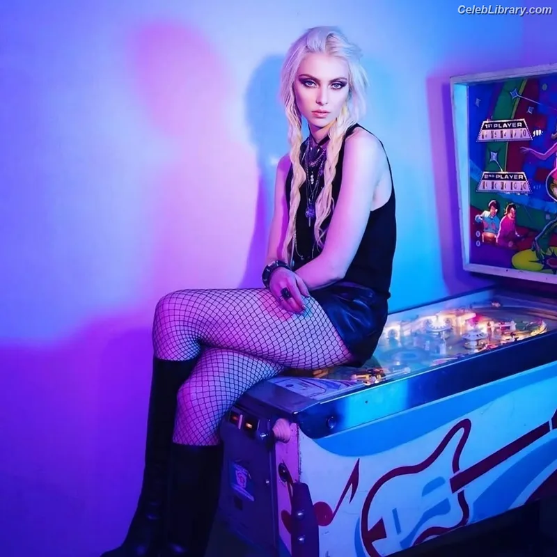 Taylor Momsen photo 14 of 1237