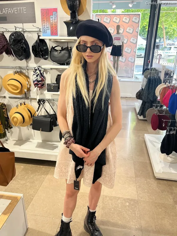 Taylor Momsen photo 16 of 1237