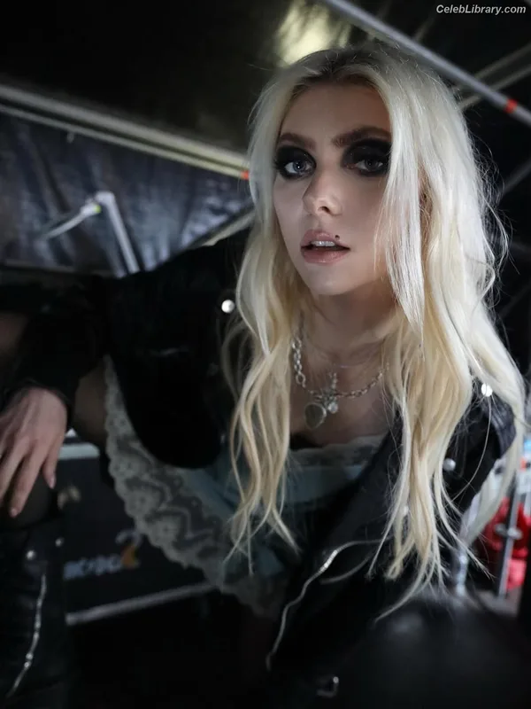 Taylor Momsen photo 18 of 1237