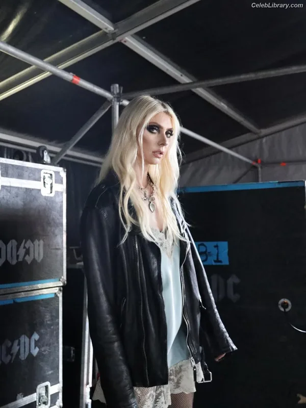 Taylor Momsen photo 21 of 1237