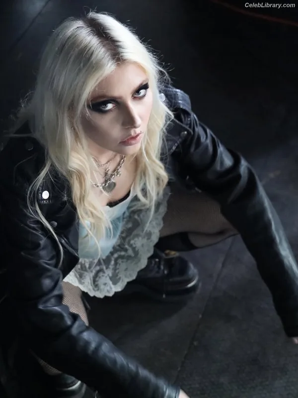 Taylor Momsen photo 22 of 1237