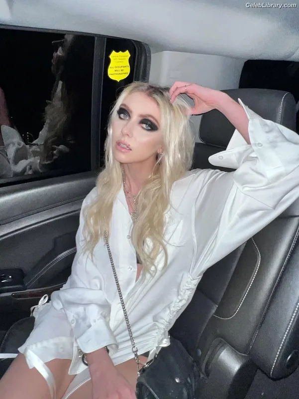 Taylor Momsen photo 2 of 1237