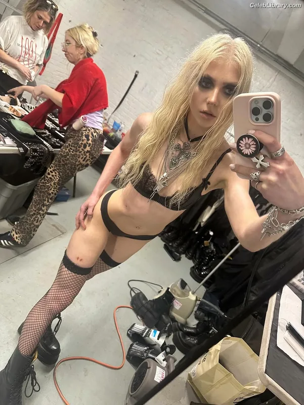 Taylor Momsen photo 11 of 1237