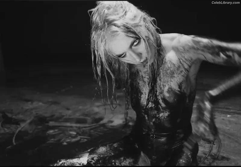 Taylor Momsen photo 16 of 1237