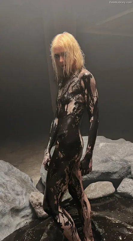 Taylor Momsen photo 21 of 1237