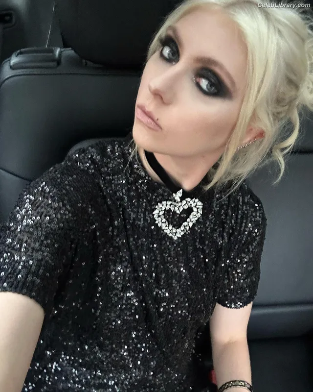 Taylor Momsen photo 22 of 1237