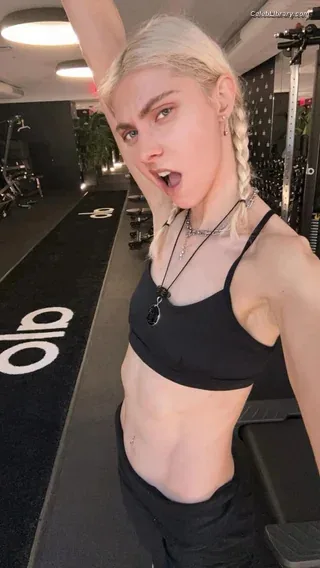 Taylor Momsen photo 8 of 1237