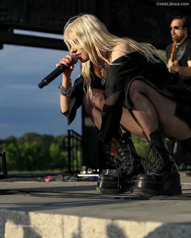 Taylor Momsen photo 11 of 1237