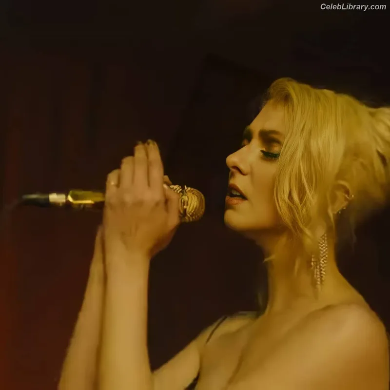 Taylor Momsen photo 13 of 1237
