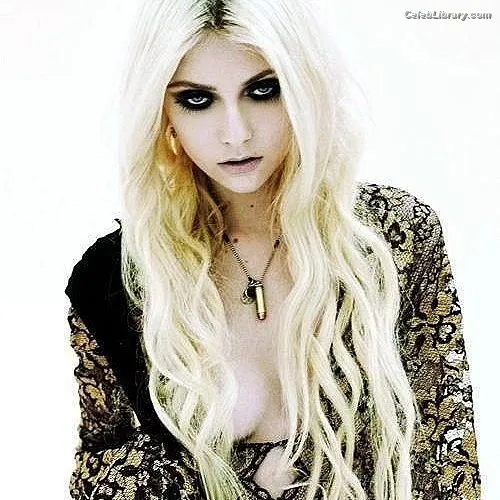 Taylor Momsen photo 22 of 1237