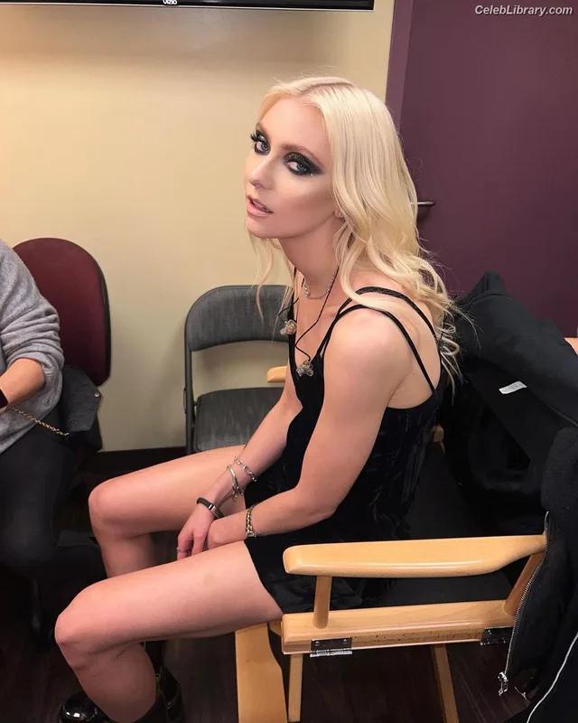 Taylor Momsen photo 1 of 1237