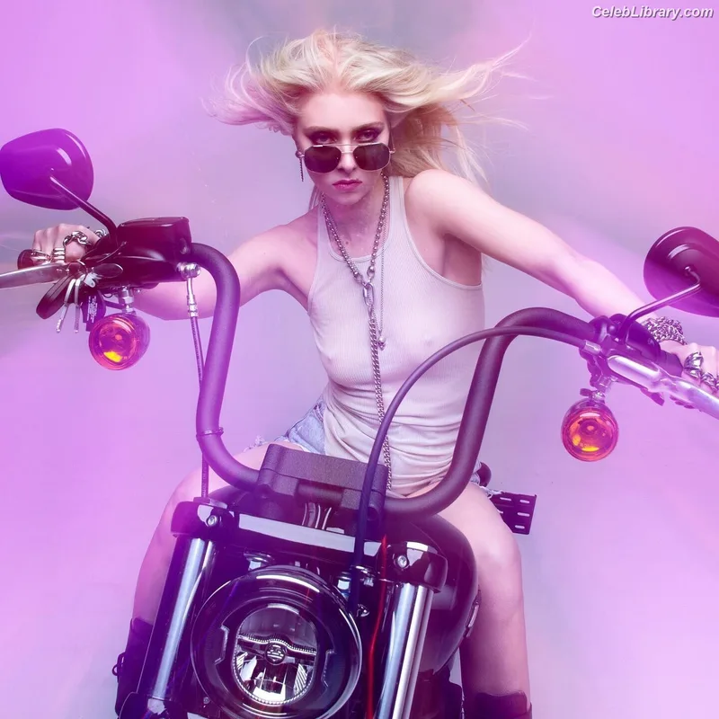 Taylor Momsen photo 6 of 1237