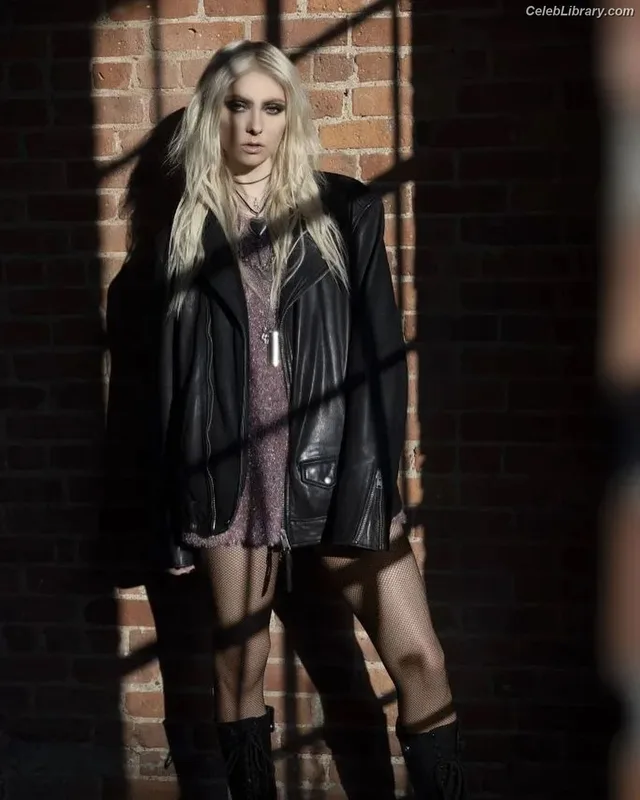 Taylor Momsen photo 14 of 1237