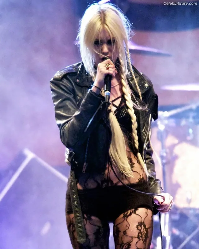 Taylor Momsen photo 17 of 1237
