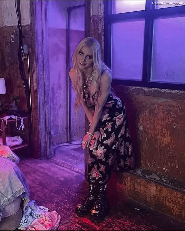 Taylor Momsen photo 19 of 1237
