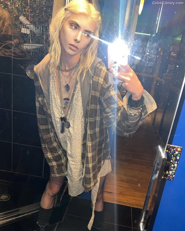 Taylor Momsen photo 20 of 1237