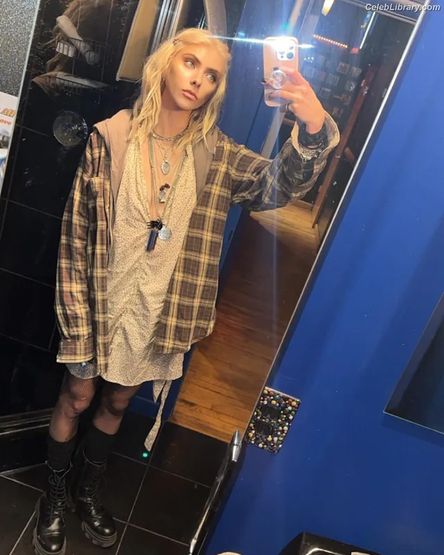 Taylor Momsen photo 22 of 1237