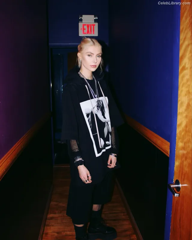 Taylor Momsen photo 24 of 1237
