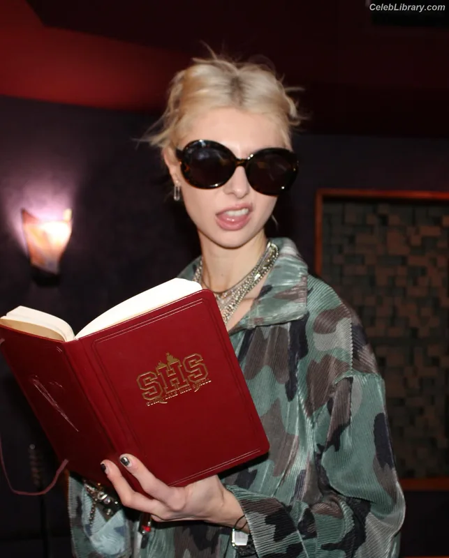 Taylor Momsen photo 9 of 1237