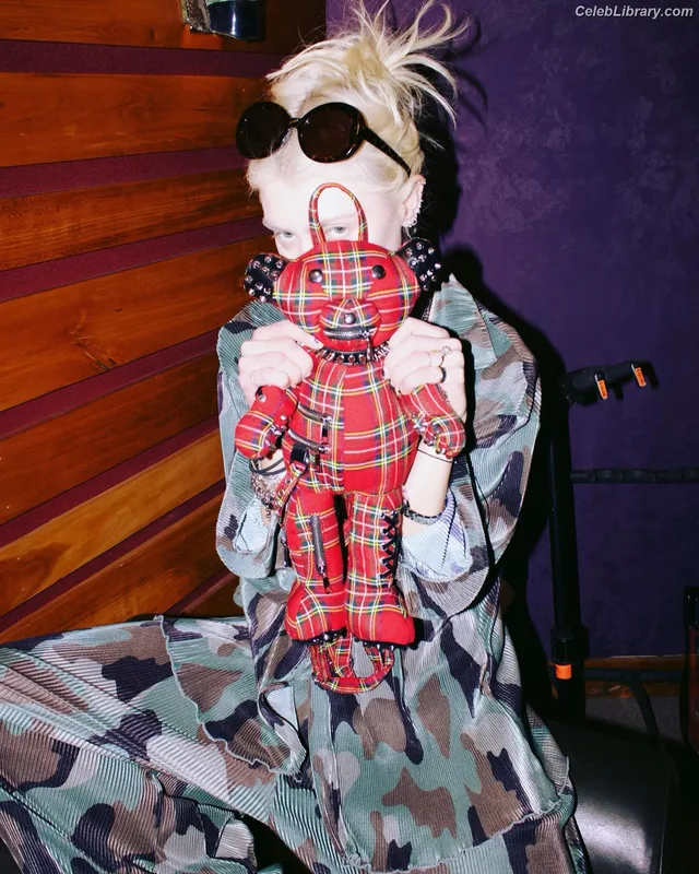 Taylor Momsen photo 11 of 1237