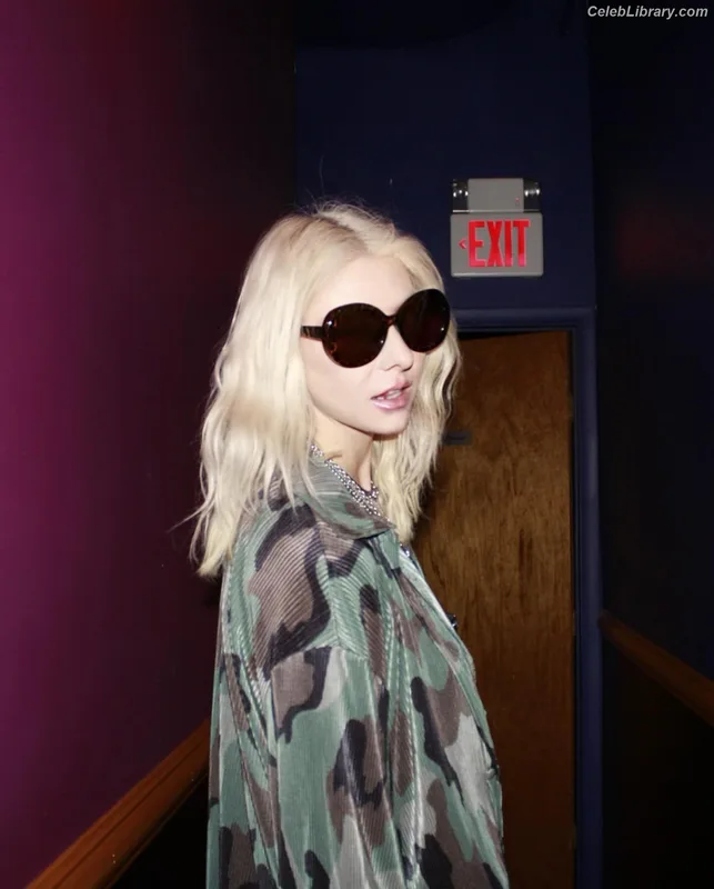 Taylor Momsen photo 18 of 1237