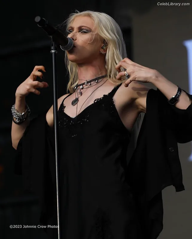 Taylor Momsen photo 13 of 1237