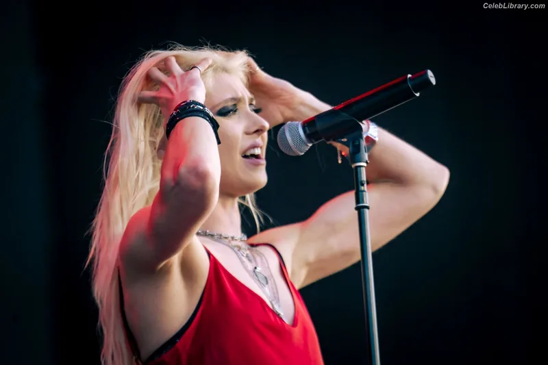 Taylor Momsen photo 23 of 1237