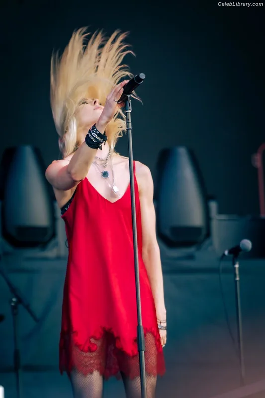 Taylor Momsen photo 3 of 1237