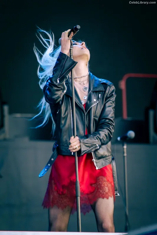 Taylor Momsen photo 6 of 1237