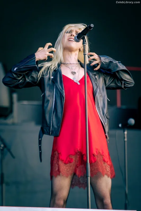 Taylor Momsen photo 7 of 1237