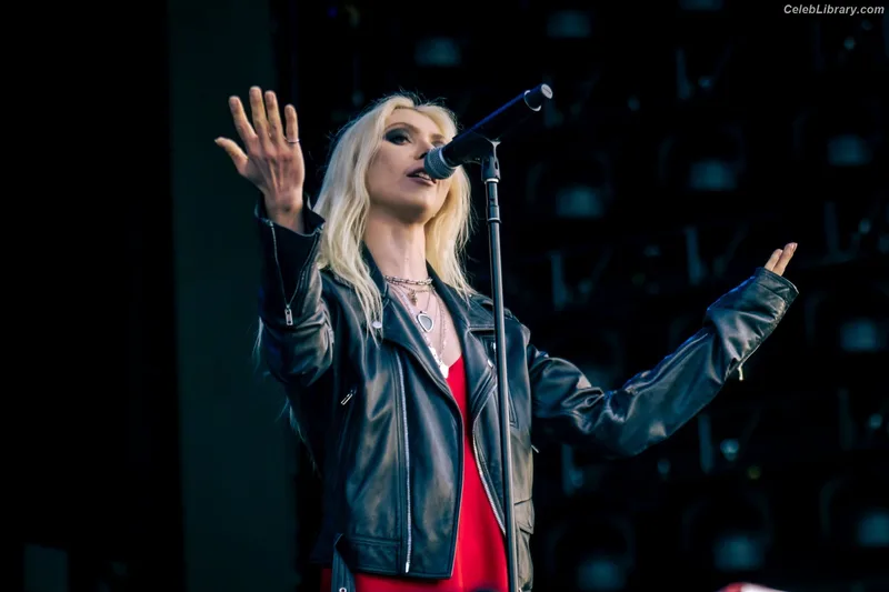 Taylor Momsen photo 8 of 1237