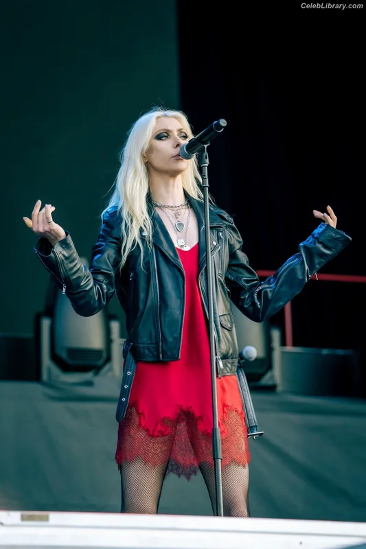 Taylor Momsen photo 12 of 1237