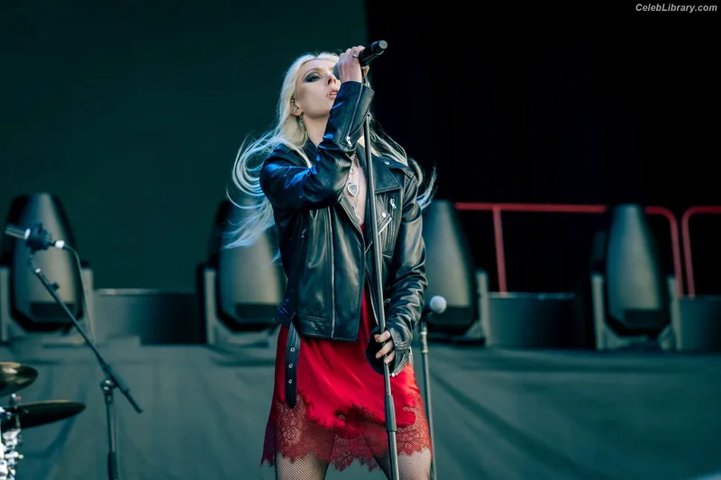 Taylor Momsen photo 13 of 1237