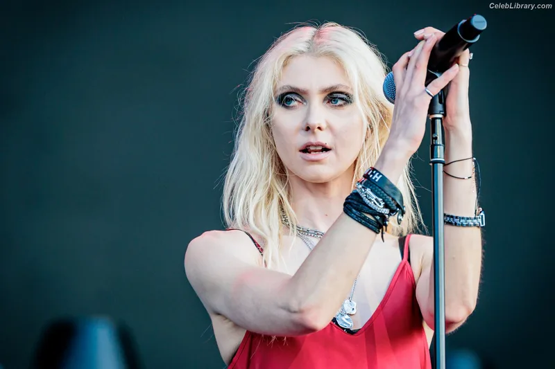 Taylor Momsen photo 18 of 1237