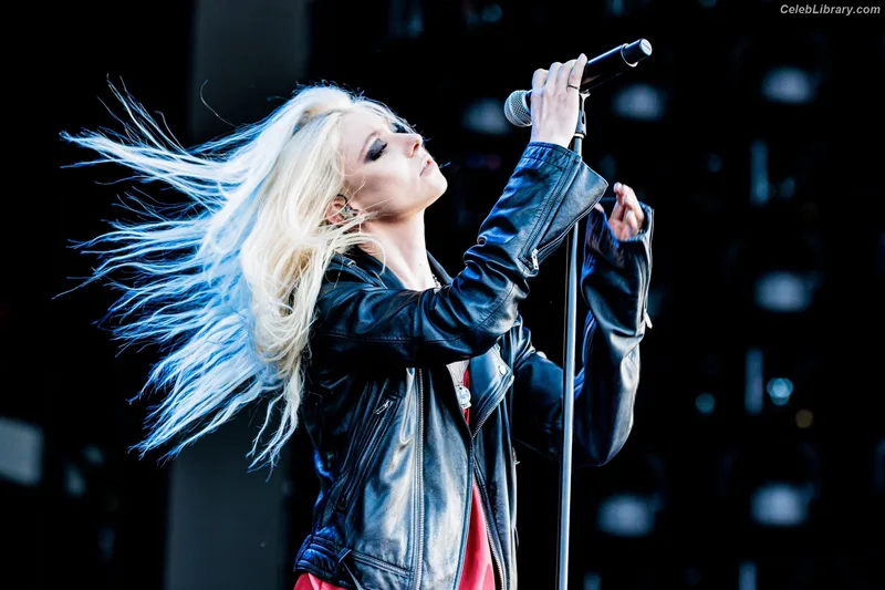 Taylor Momsen photo 19 of 1237