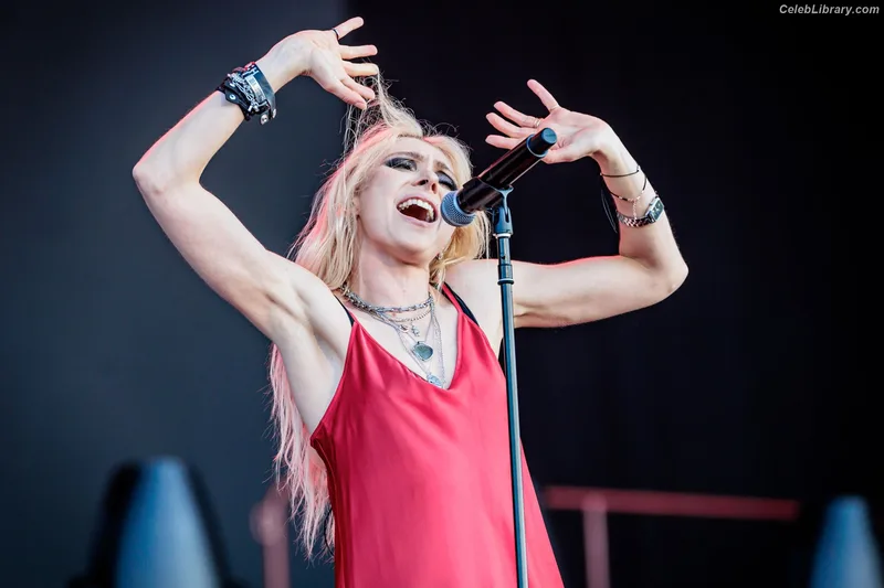 Taylor Momsen photo 2 of 1237