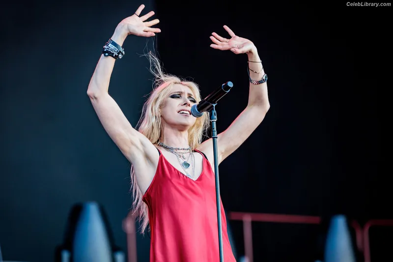 Taylor Momsen photo 5 of 1237