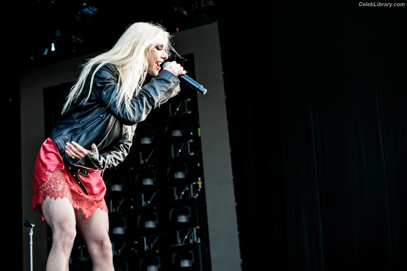 Taylor Momsen photo 10 of 1237