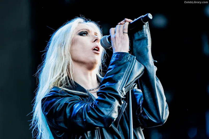 Taylor Momsen photo 17 of 1237
