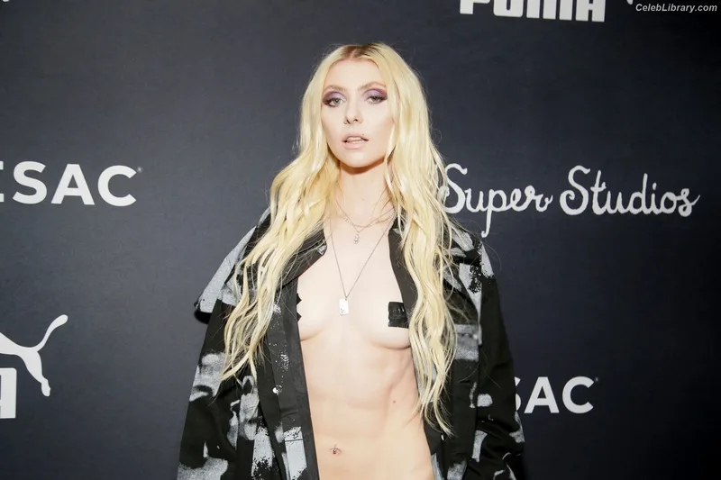 Taylor Momsen photo 20 of 1237