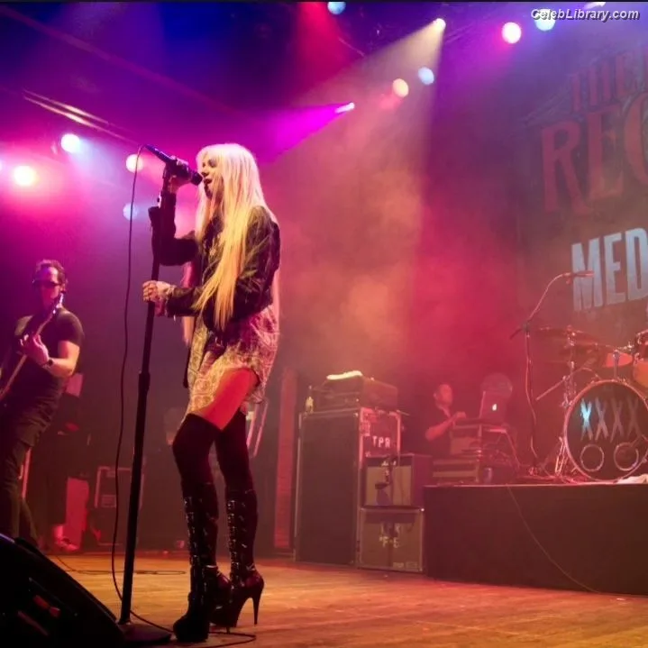 Taylor Momsen photo 24 of 1237